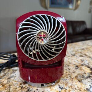 Vornado Vintage-Style Mini Personal Fan – Deep Red